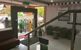 吉安特格拉纳再也OYO Rooms酒店